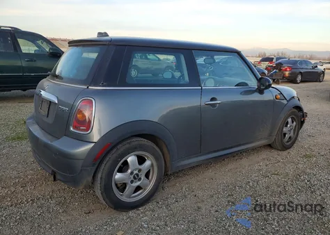 2010 Mini Cooper z USA, uszkodzony, nr VIN WMWMF3C5XATZ61422